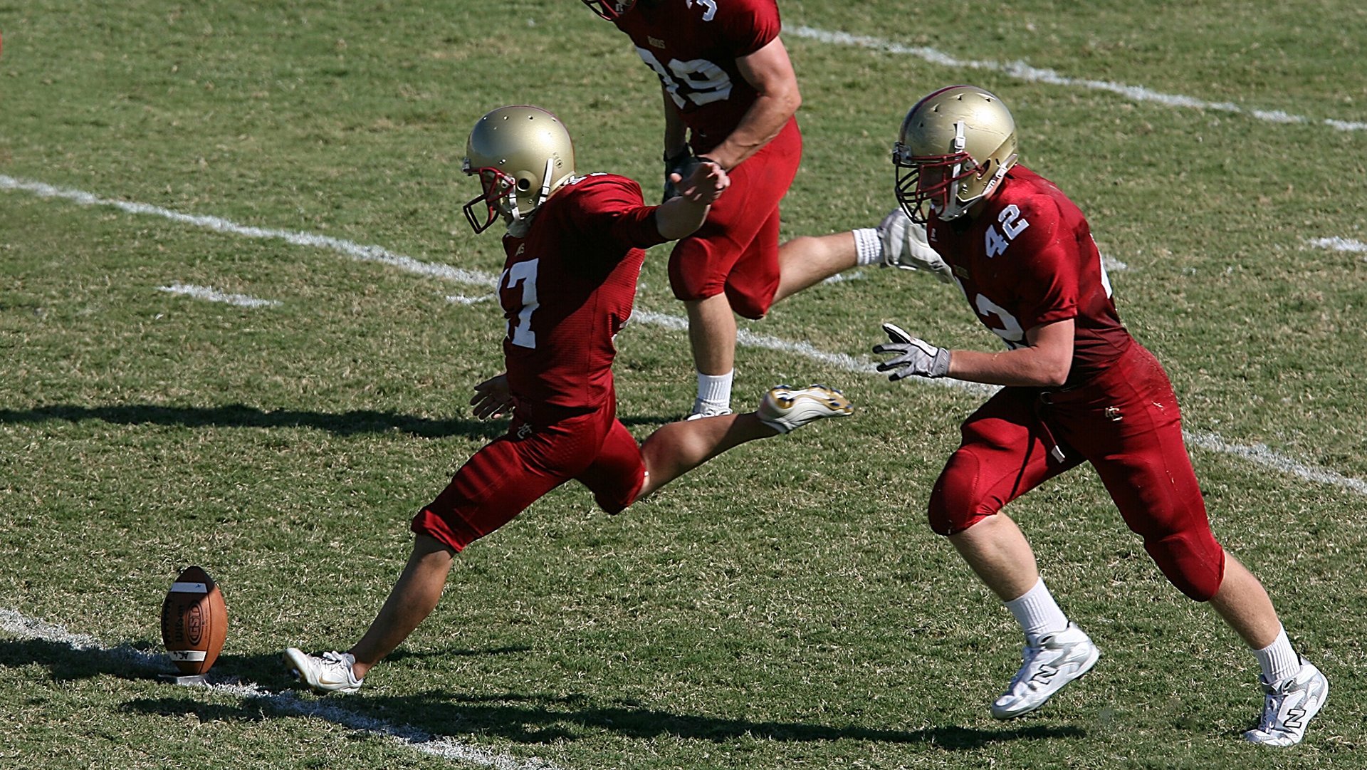 拜仁慕尼黑领跑德甲，内外战力俱佳